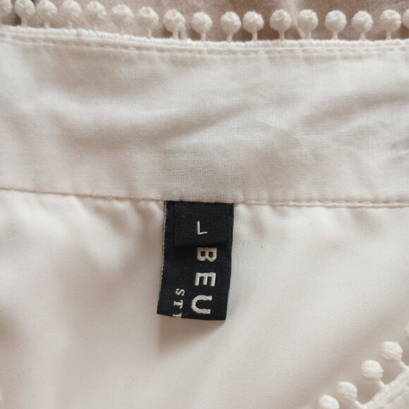 Elegant White Belted Dress - Picture 2 of 7